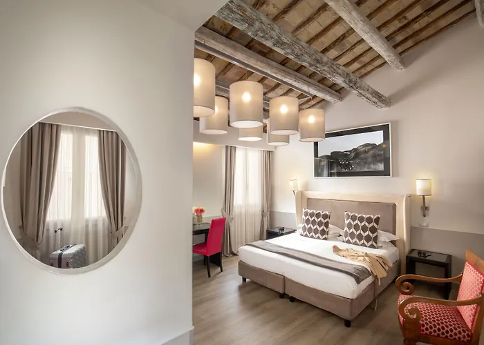 Condotti Palace 4*