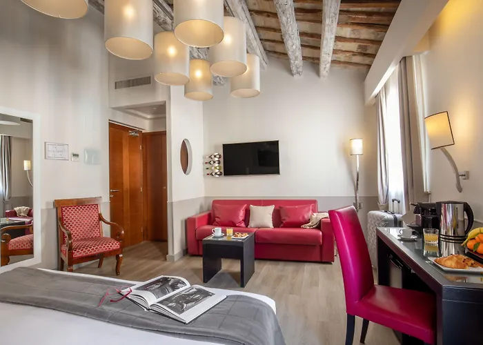 Hotel Condotti Palace 4*