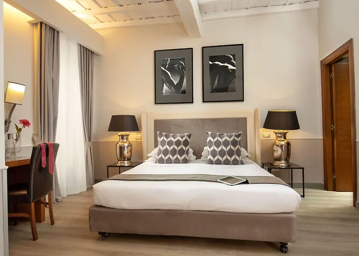 Condotti Palace 4*