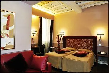 Condotti Palace Řím
